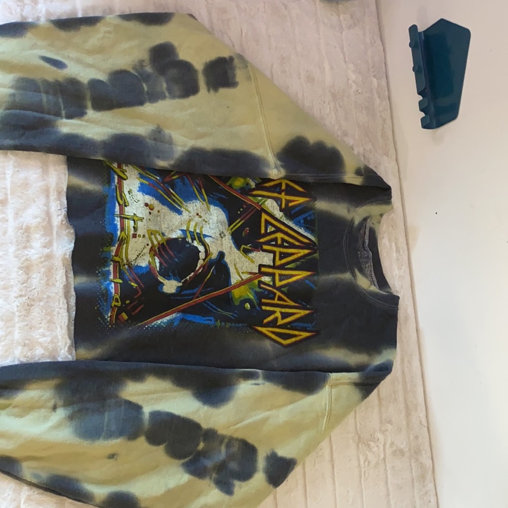 Def leopard sweater